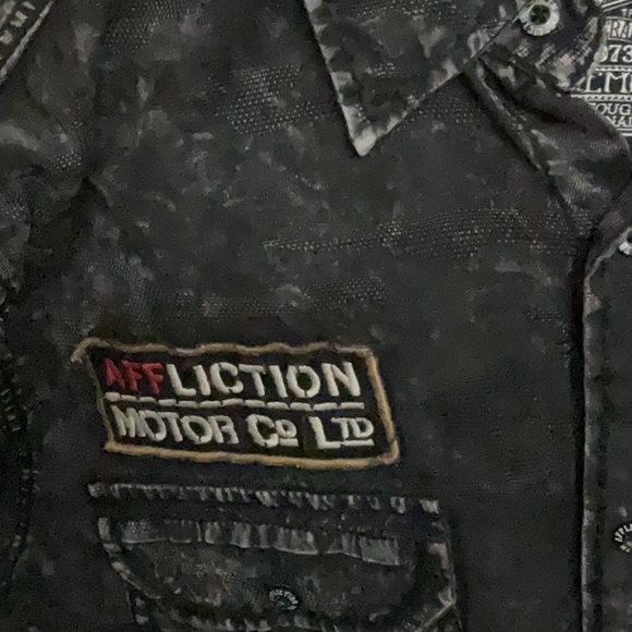 Used - Picture 2 of 6